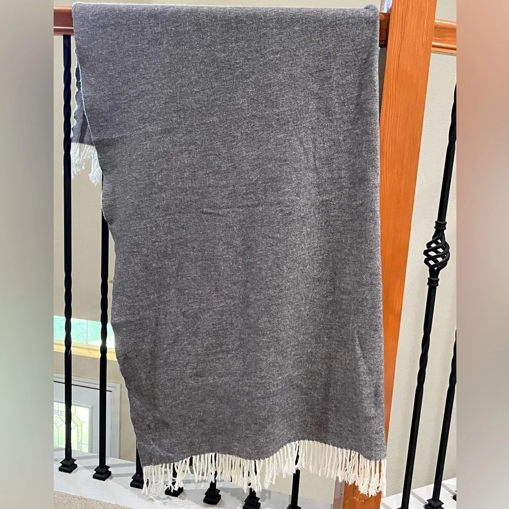 NIDO NOTTE ITALIA, MADE IN ITALY THROW, BLANKET, WITH TASSELS, SIZE 54X50.